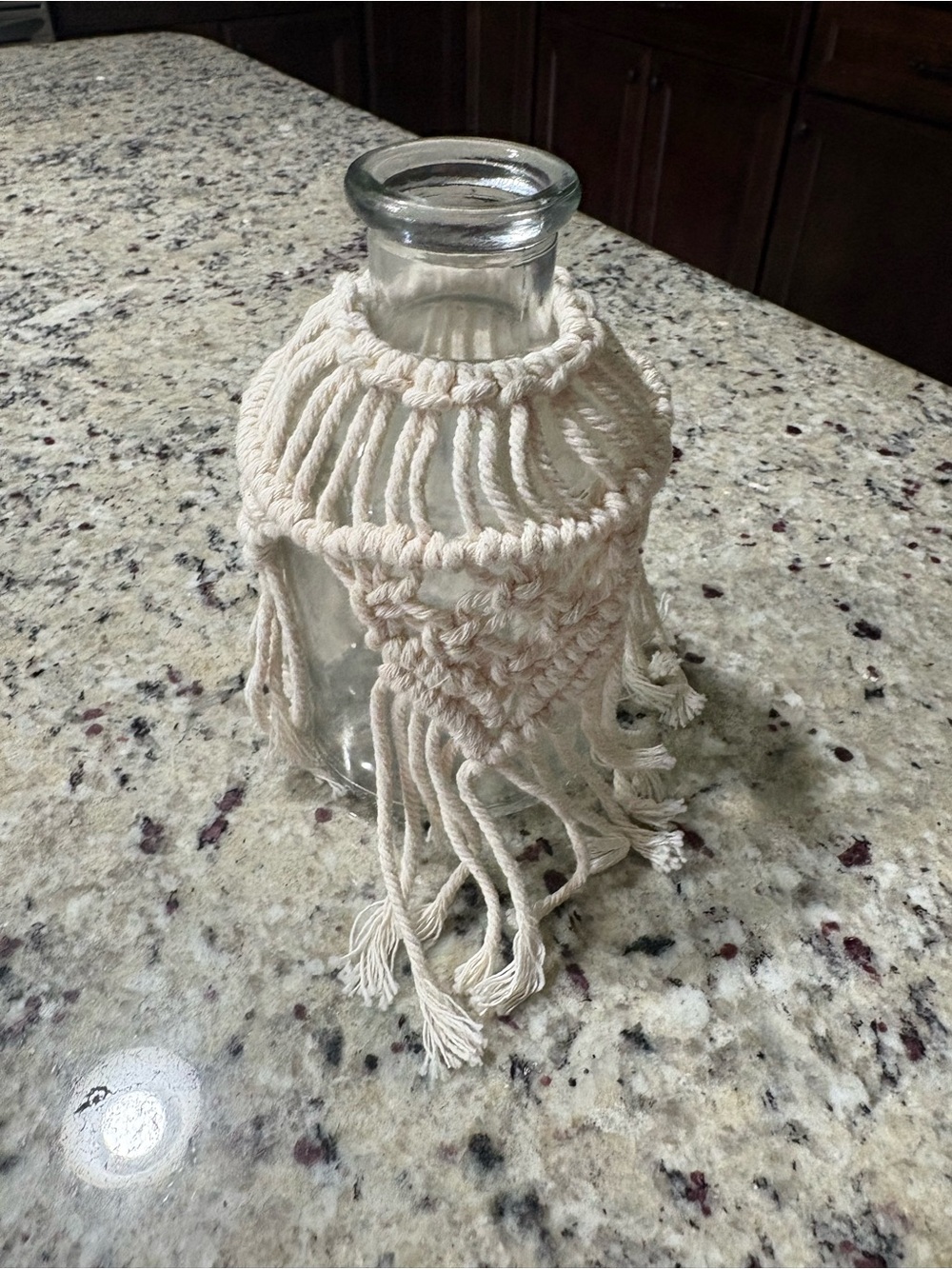Ashland jar/vase with cream macrame cover